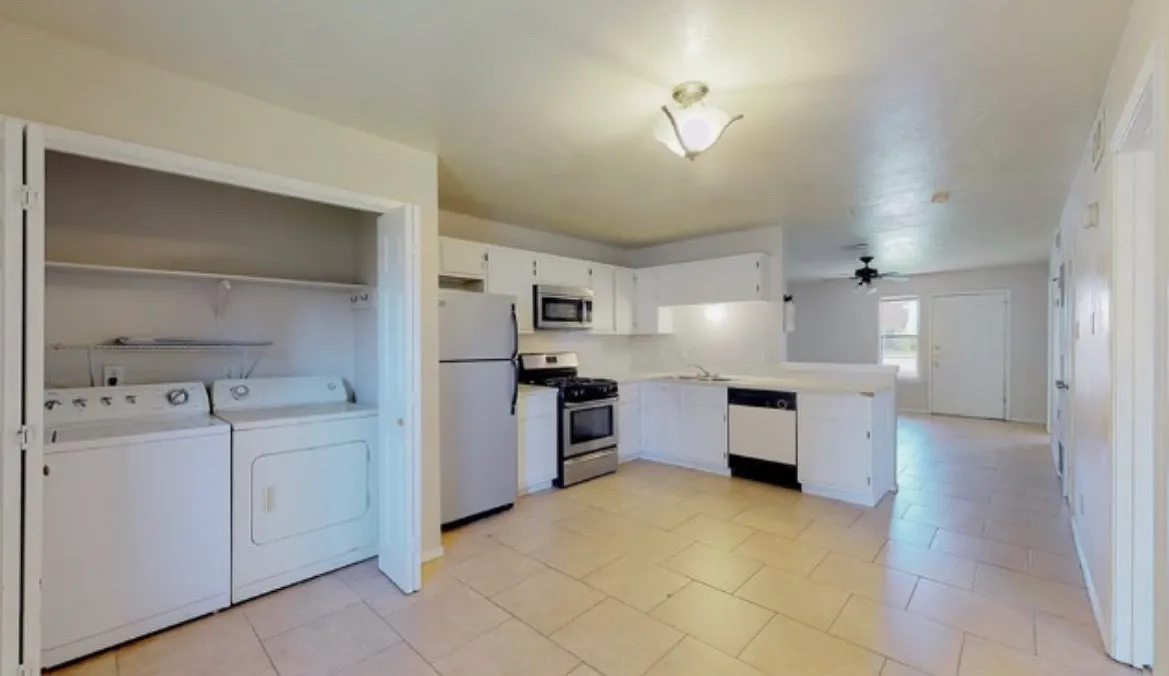 2 bed, 1.5 bath, 935 sqft, $899 — Photo 2