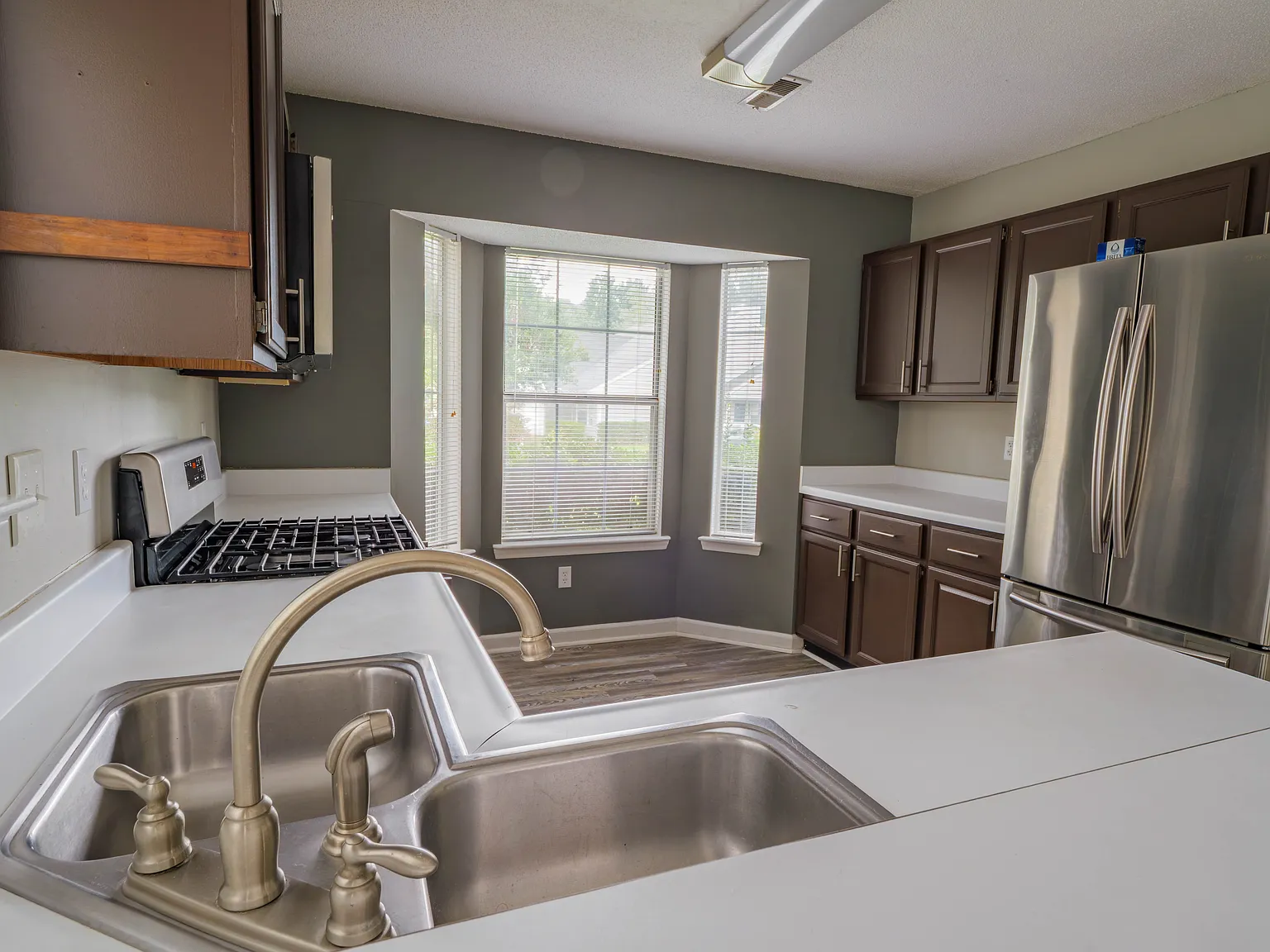 2 bed, 1063 sqft, $2,100 — Photo 4