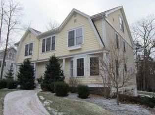 11 Chisholm Farm Dr, Stratham, NH 03885