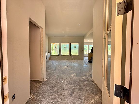 5th image of 6838 Detonti Rd