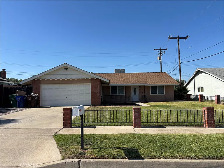 27531 Temple St — Photo 1