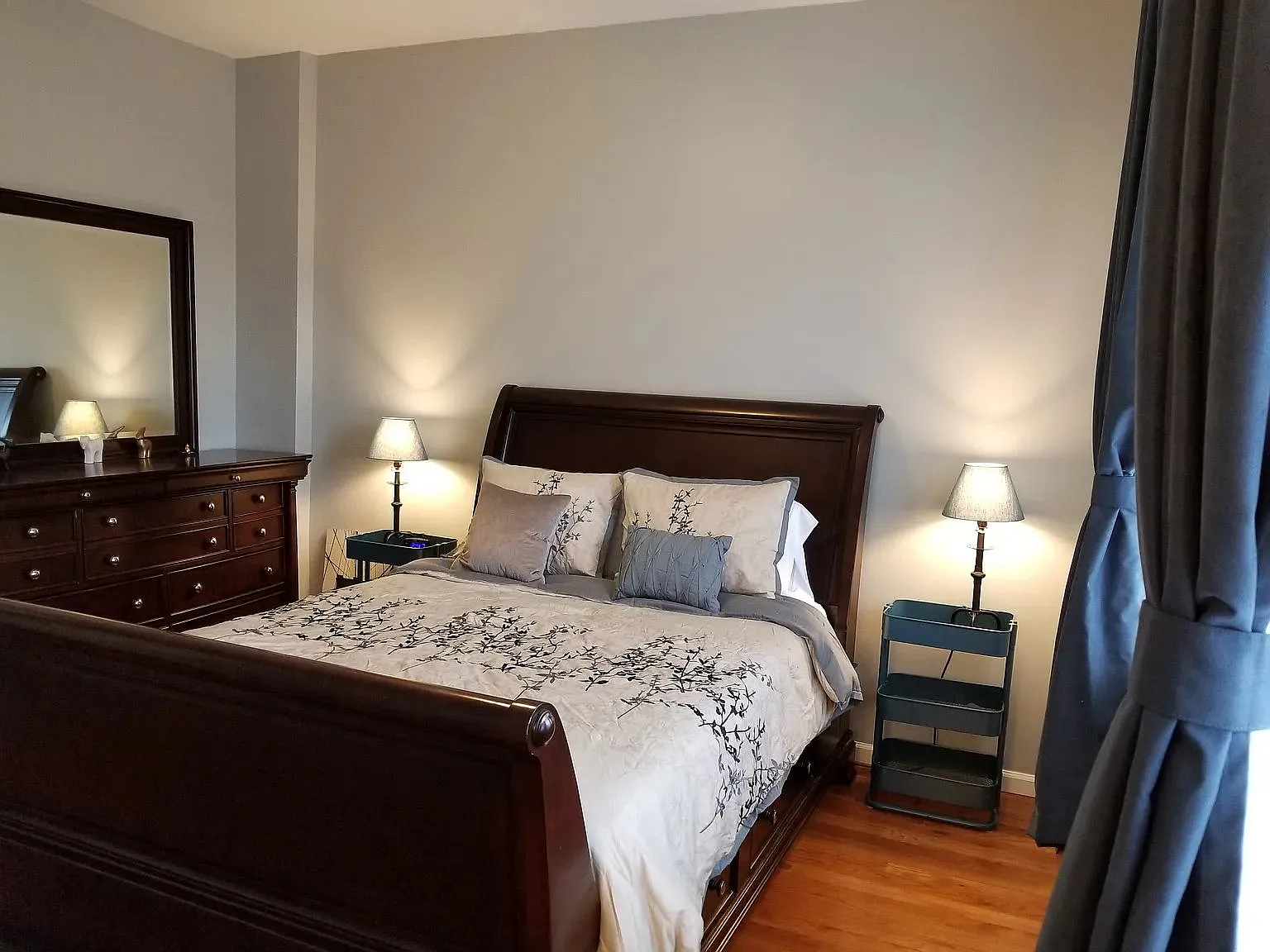 3 bed, 1000 sqft, $1,900 — Photo 3