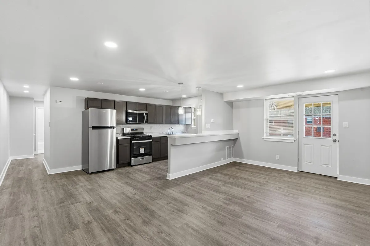 Building Photo - Courtyards at Bensalem