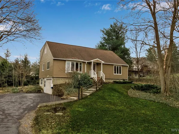 80 Sunset Ln, Orchard Park, NY 14127