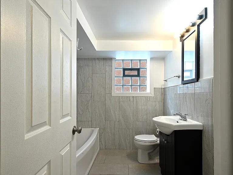 1018 S 11th Ave #G — Photo 10