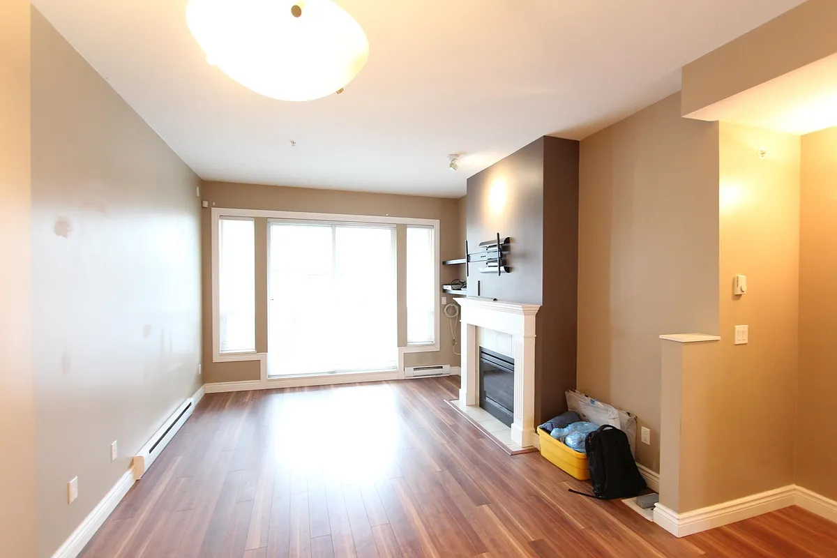 Building Photo - 160 Pembina St #33