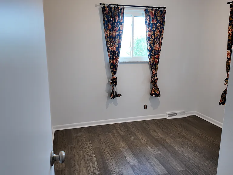 1534 Amesbury Rd — Photo 6