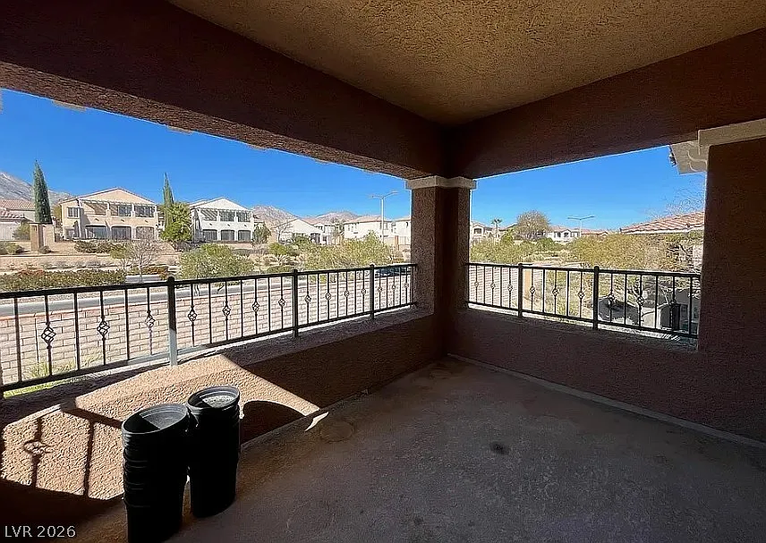 3 bed, 2.0 bath, 1762 sqft, $2,300 — Photo 4