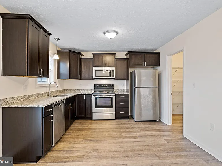 66 Cadbury Dr — Photo 8