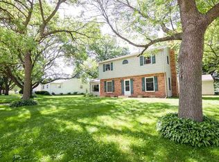 1002 Ridgewood Blvd, Waverly, IA 50677