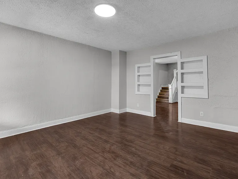 411 N Oakland Ave — Photo 5