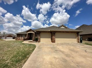 1317 NW 15th St, Moore, OK 73170