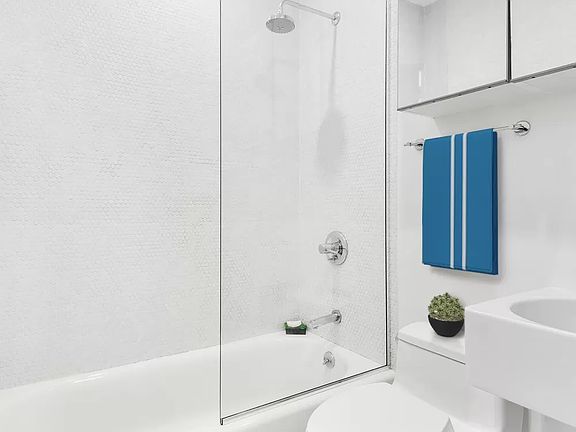 5th image of 786 Washington Ave APT 3RR