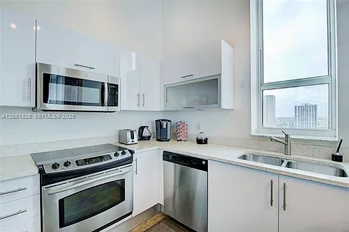 16400 Collins Ave Photo 1