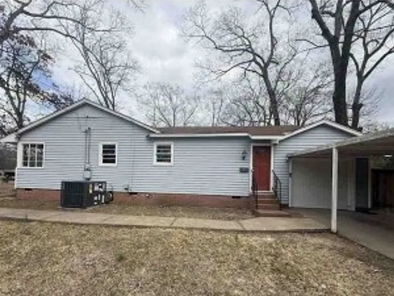 341 E Northside Dr — Photo 2