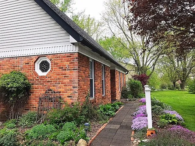 1384 Hiner Rd photo 1