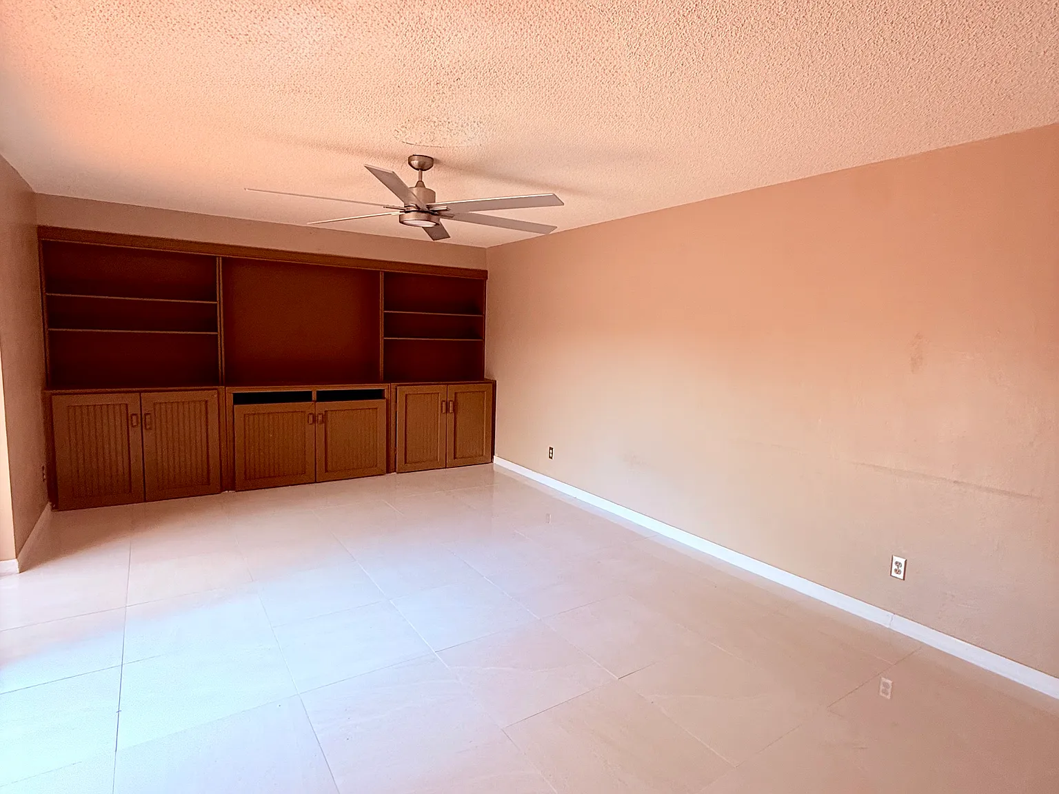 2 bed, 2.5 bath, 1285 sqft, $1,900 — Photo 2