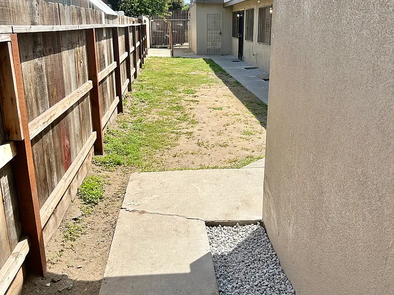 164 N Effie St #B — Photo 9