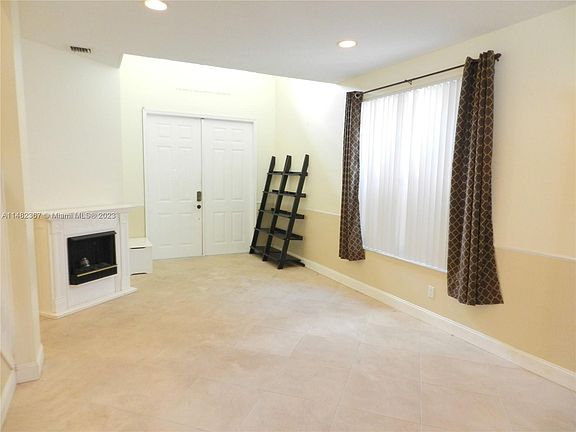3rd image of 16081 La Costa Dr
