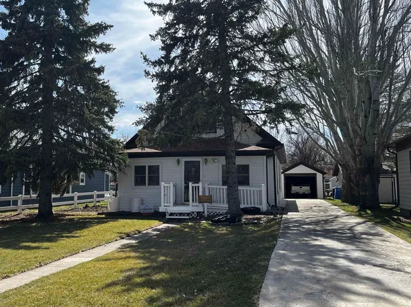 1036 Elkhorn St, Belle Fourche, SD 57717