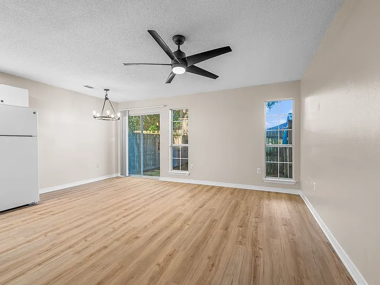 648 Virginia Oak Ct — Photo 23