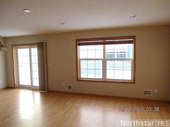 4th image of 906 Fairfield Place