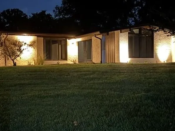 401 Andover Ln, Ballwin, MO 63011