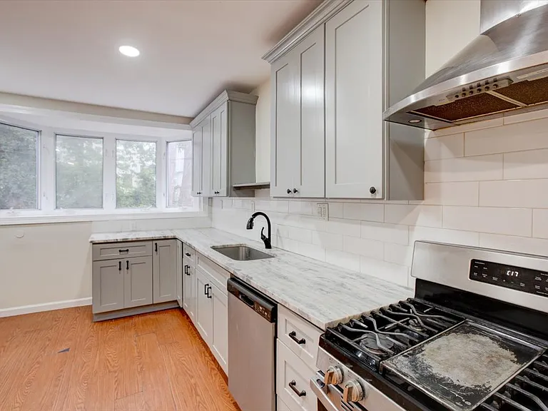 163 Greenwood Ave — Photo 13