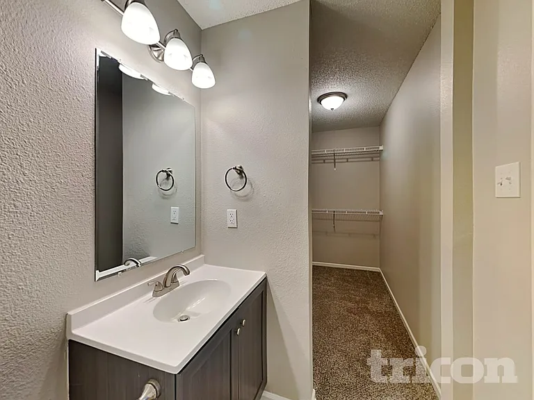 10428 Kensington Way — Photo 7