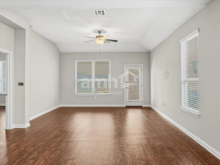 8010 Dampton Ln — Photo 7