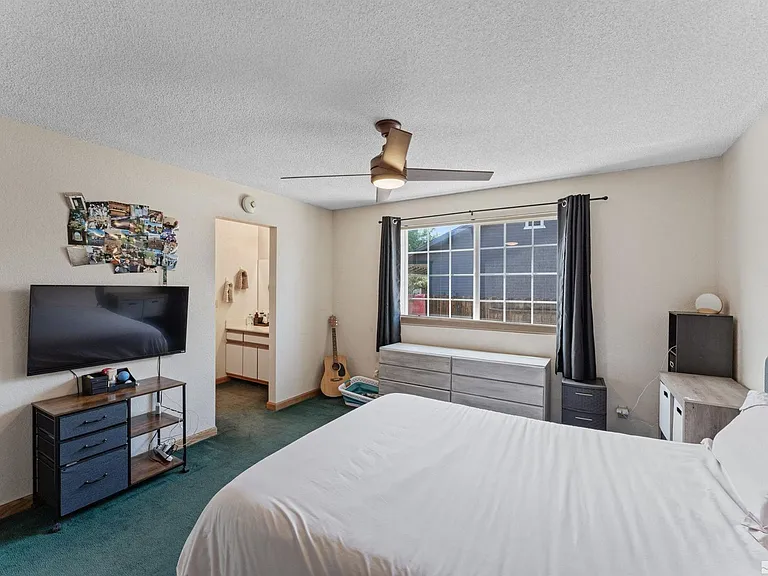 1380 Patricia Dr — Photo 23
