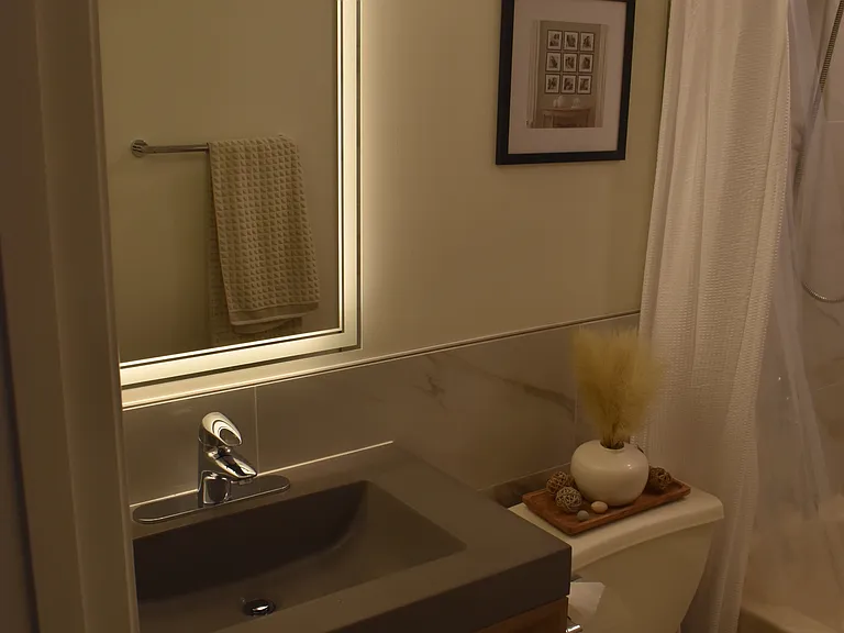 bright make up lighted mirror