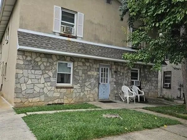 956 6th St, Whitehall, PA 18052