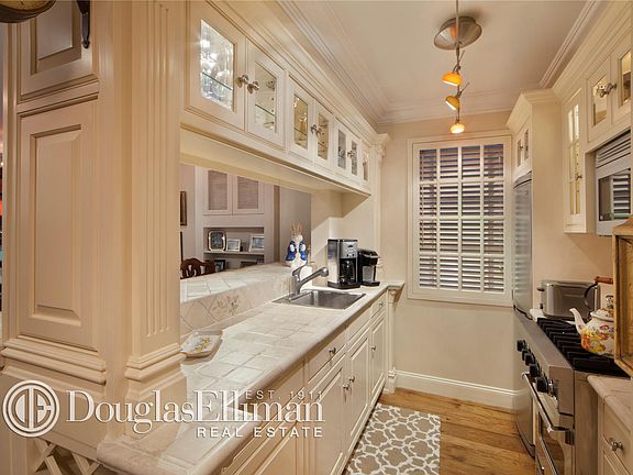 3rd image of 11 E 87th St APT 2G