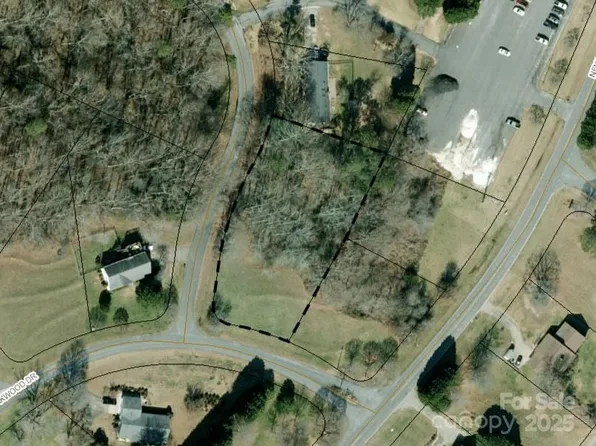 102 Candlewood Dr, Kings Mountain, NC 28086