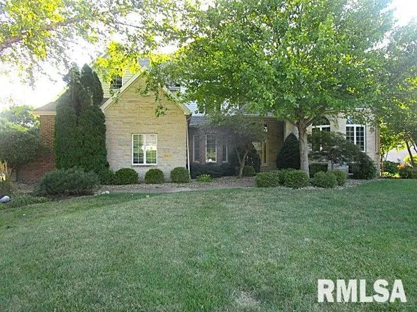 2012 N Longwood Ln, Bloomington, IL 61704
