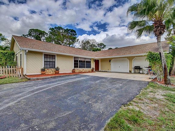 Home For Sale In The Acreage