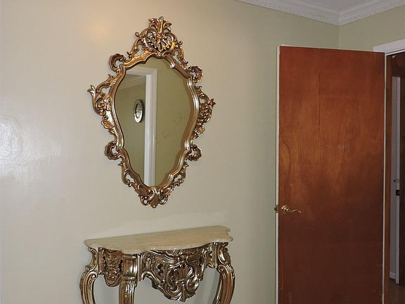 2nd image of 3033 Appleby Ln