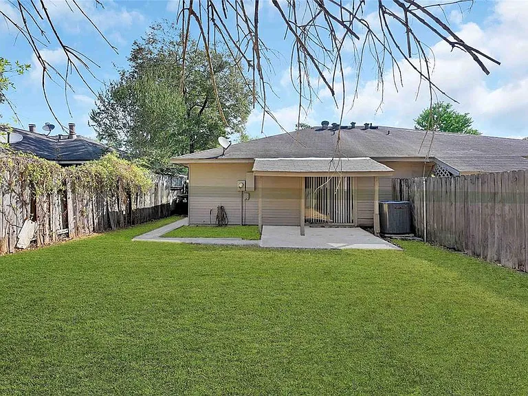 22115 Diane Dr — Photo 19