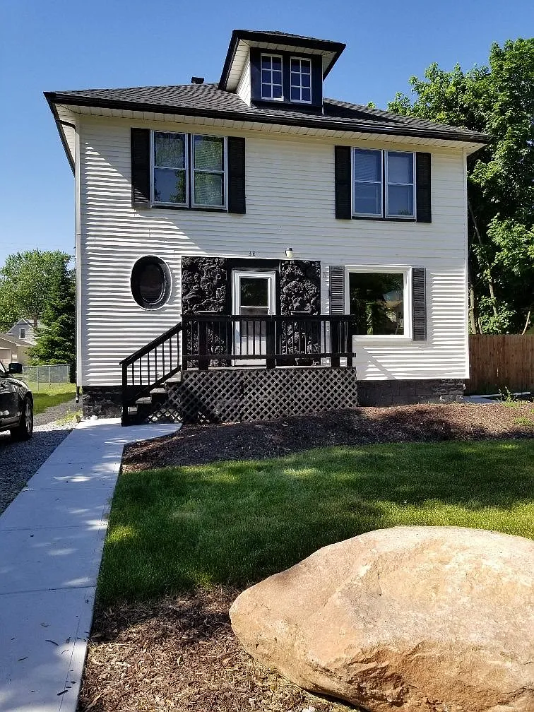 38 Ahrens St photo 1