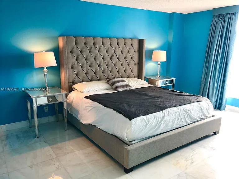 3600 Mystic Pointe Dr #815 — Photo 9