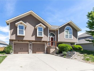 906 W 7th Ave, Kearney, MO, 64060