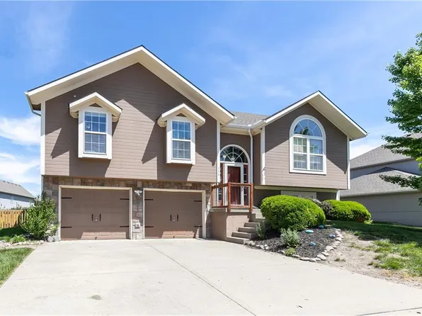 906 W 7th Ave, Kearney, MO 64060