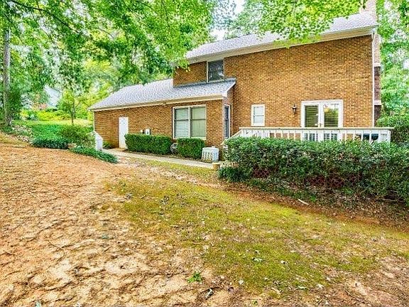 3rd image of 546 Rockwood Dr