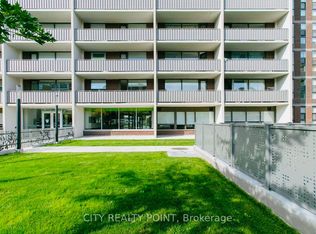 666 Spadina Ave #2410, Toronto, ON M5S 2H8