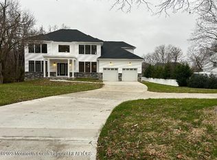 37A Symmes Dr, Manalapan, NJ 07726