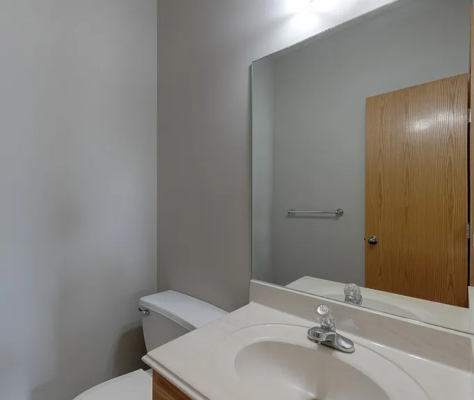 519 N Bristol Ct — Photo 8
