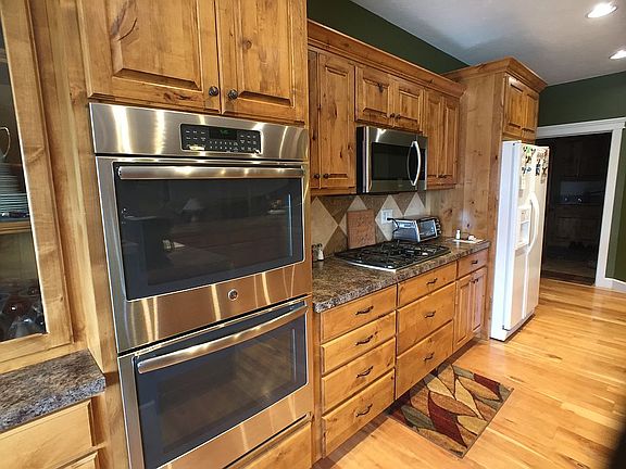 Double ovens, alder cabinets