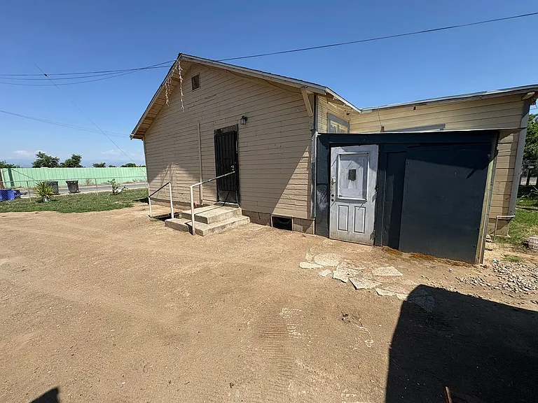 10596 Lewis Dr — Photo 4