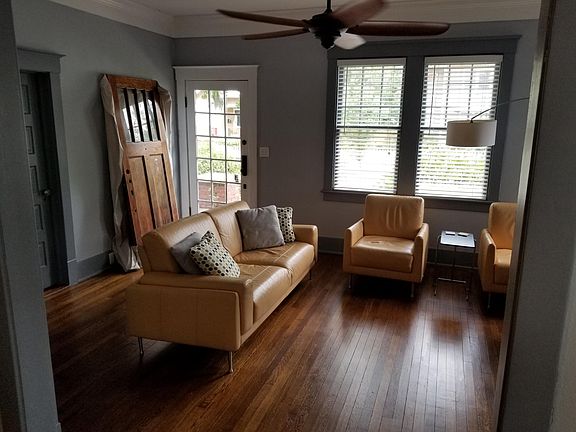 4th image of 902 E 40th St